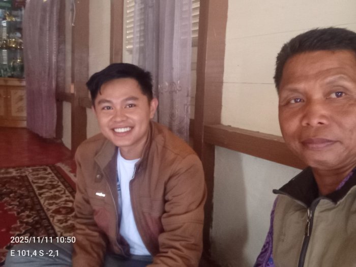 Menjaga Silaturahmi, Guru MTsN 6 Kerinci Kunjungi Rekan yang Sedang Sakit