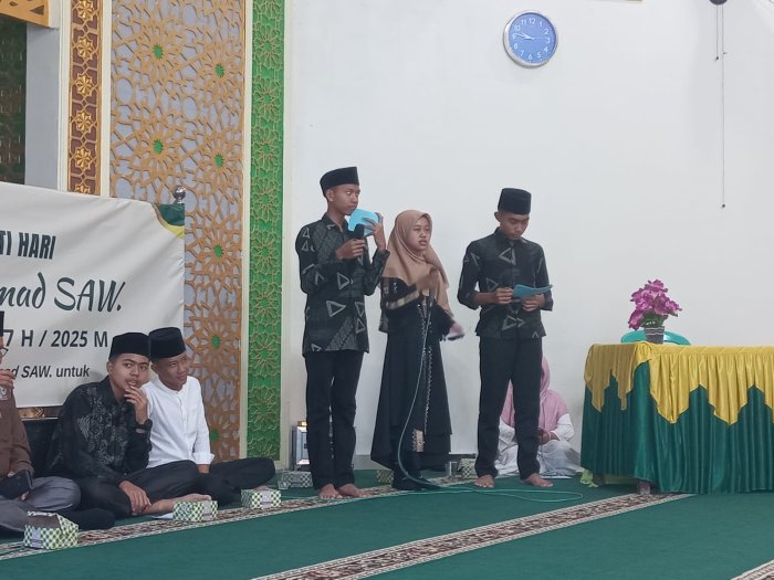 Siswa MTsN 6 Kerinci Tampilkan MC 3 Bahasa Siswa MTsN 6 Kerinci Tampilkan MC 3 Bahasa