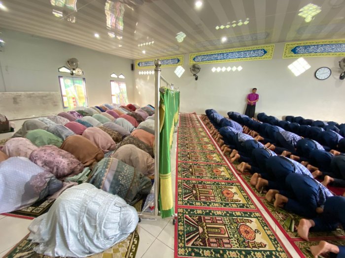 Sholat Dhuha Berjamaah di MTsN 6 Kerinci Berlangsung Khidmat dan Lancar