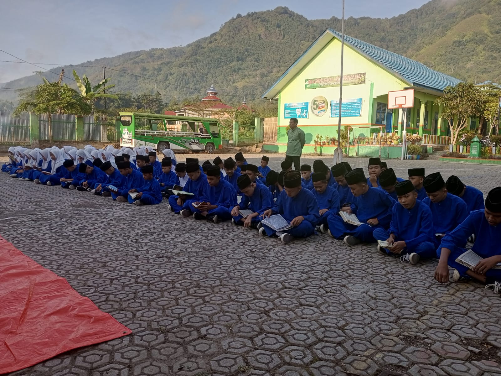 Yasinan Rutin dan Infaq.... Yes Semoga Berkah Yasinan Rutin dan Infaq.... Yes Semoga Berkah