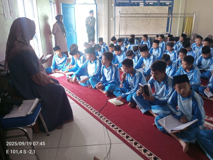 Kegiatan Yasinan Rutin MTsN 6 Kerinci di pandu Siswa kelas VII B Kegiatan Yasinan Rutin MTsN 6 Kerinci di pandu Siswa kelas VII B