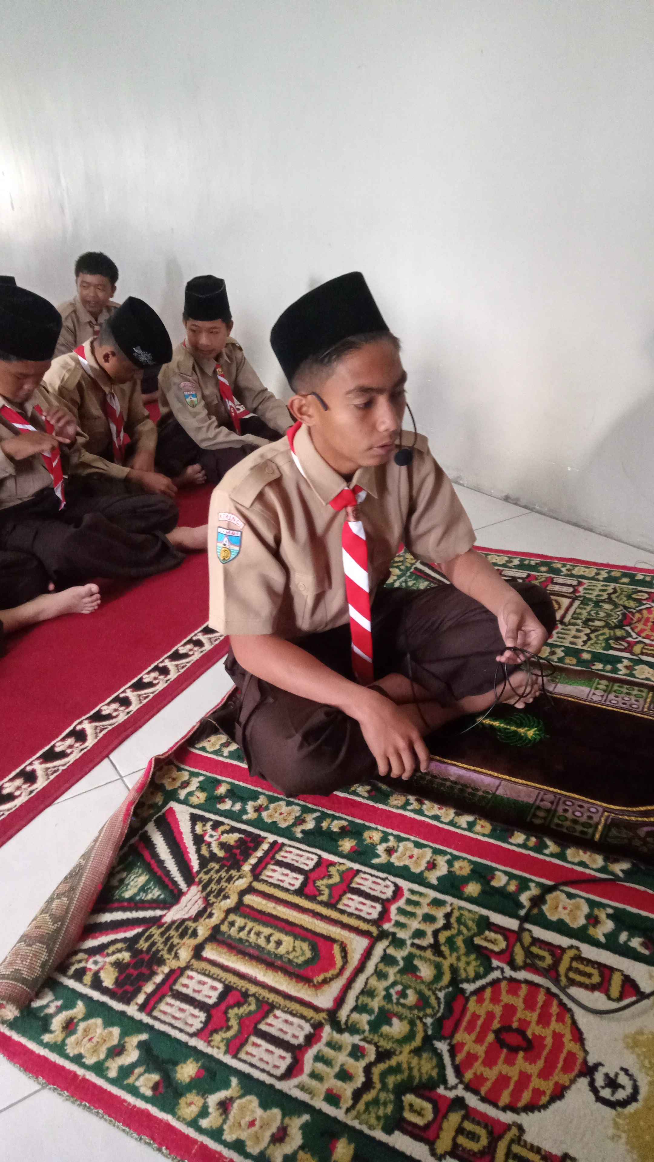 Zaim Asraf Siswa Kelas 8A, Imami Siswa dalam Sholat Dhuha Berjamaah Zaim Asraf Siswa Kelas 8A, Imami Siswa dalam Sholat Dhuha Berjamaah