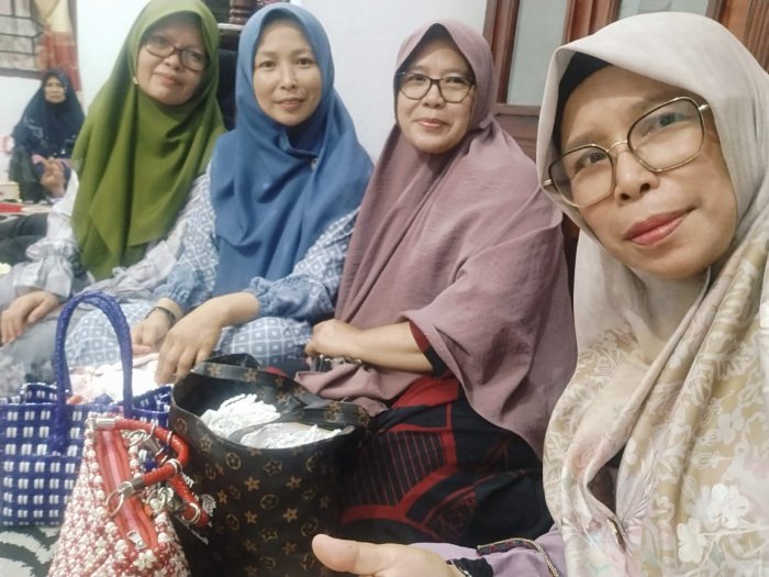 Guru MTsN 6 Kerinci Hadiri Kenduri Warga di Desa Tanjung Pauh Mudik Sebagai Wujud Kepedulian Sosial