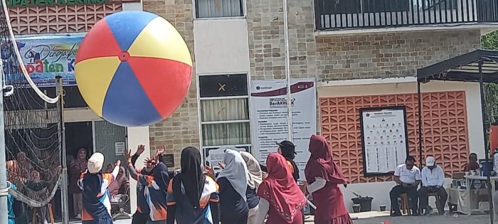 Semangat Kompetisi! Perwakilan MTsN 6 Kerinci Tampil Membanggakan dalam Lomba Voli Mania Hari Olahraga