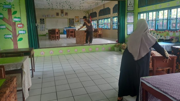 Gotong Royong Persiapkan Lokasi Lomba Fahmil Quran MTQ ke-53, MTsN 6 Kerinci Siap Sambut Peserta