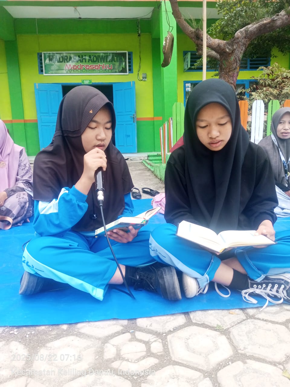 Yasinan Mingguan Dipandu Siswa Kelas VIII C Yasinan Mingguan Dipandu Siswa Kelas VIII C