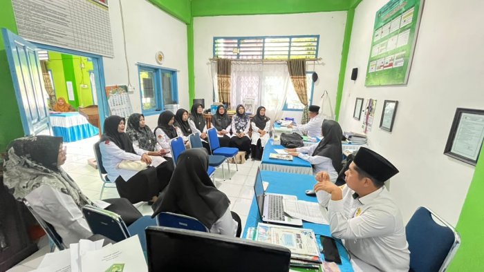 Awali Tahun Ajaran, Wali Kelas MTsN 6 Kerinci Laksanakan Koordinasi Bersama Kepala Madrasah dan Wakil Kepala Awali Tahun Ajaran, Wali Kelas MTsN 6 Kerinci Laksanakan Koordinasi Bersama Kepala Madrasah dan Wakil Kepala