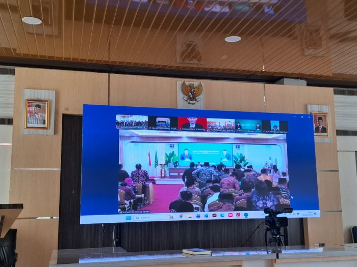 Tingkatkan Kapasitas Kepemimpinan, Kepala MTsN 6 Kerinci Ikuti Pembinaan ASN Kanwil Kemenag Jambi via Zoom