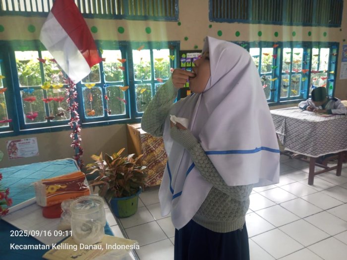 Siswa Kelas VIII C MTsN 6 Kerinci Praktek IPA Materi Lidah Sebagai Panca Indra Siswa Kelas VIII C MTsN 6 Kerinci Praktek IPA Materi Lidah Sebagai Panca Indra