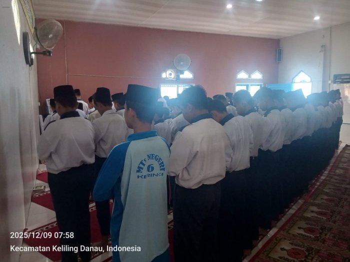 Shalat Dhuha Bersama Menjadi Renungan Bagi Siswa Sebelum Pelaksanaan Remedial Hari Kedua
