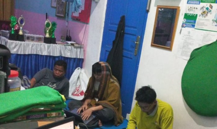 Tingkatkan Efisiensi, Panitia Asesmen Akhir Semester MTsN 6 Kerinci Lanjutkan Penginputan Soal ke Google Form