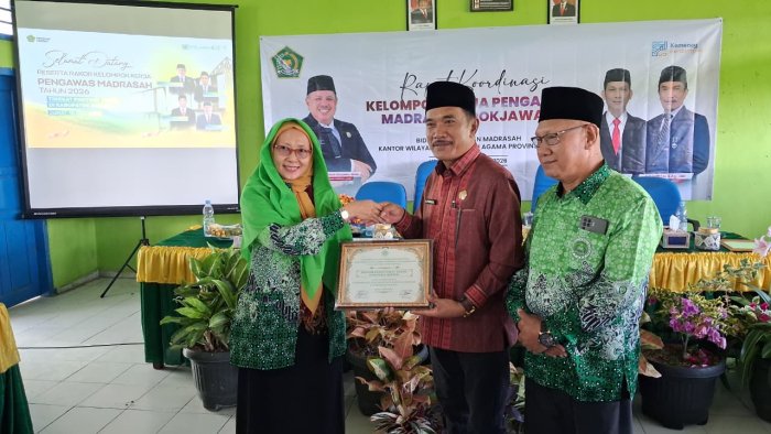 Kakan Kemenag Kerinci Terima Penghargaan dari PGM Wilayah Jambi Kakan Kemenag Kerinci Terima Penghargaan dari PGM Wilayah Jambi