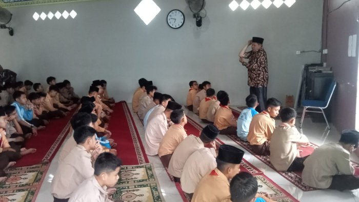 Pembinaan Keagamaan, Guru Arahkan Siswa tentang Kesempurnaan Wudhu dalam Shalat