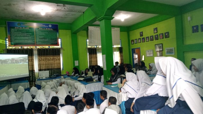Ruang Kelas dan Ruang Guru Jadi Saksi Semangat Menggelegar Suporter MTSN 6 Kerinci