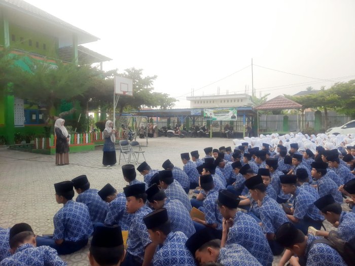 Arahan Penuh Makna dari Kepala MTsN 6 Kerinci: Pesan untuk Seluruh Murid Arahan Penuh Makna dari Kepala MTsN 6 Kerinci: Pesan untuk Seluruh Murid