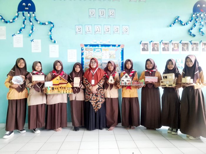Siswa Kelas 9A Hasilkan Karya Seni Kreatif dari Stik Es Krim