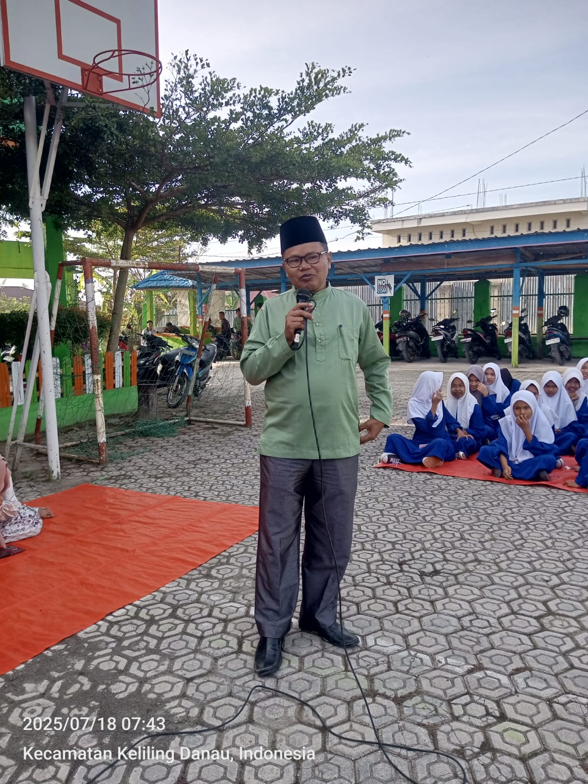 Tausiyah Penuh Hikmah Bersama Ustadz H. Afrial, S.Pd: Tanamkan Nilai Tanggung Jawab dan Kerja Sama Tausiyah Penuh Hikmah Bersama Ustadz H. Afrial, S.Pd: Tanamkan Nilai Tanggung Jawab dan Kerja Sama
