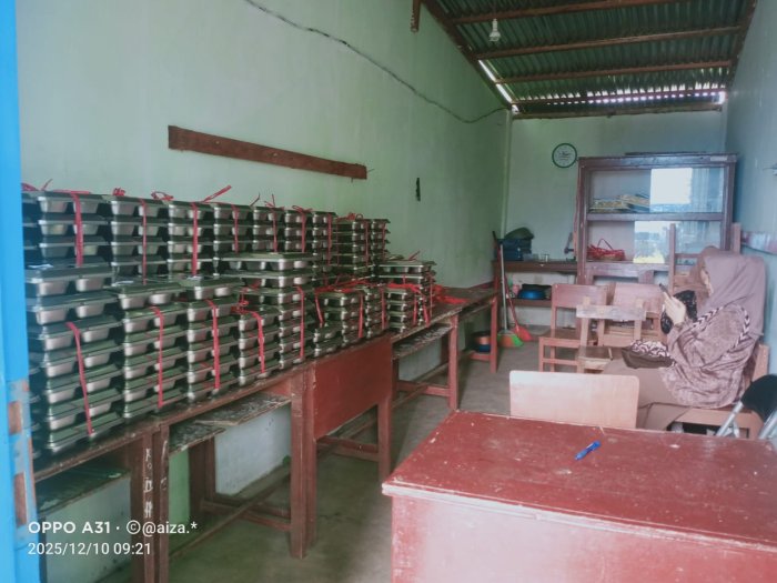 Dukung Kesehatan Siswa, PTK Piket MTsN 6 Kerinci Tuntaskan Pendistribusian Makanan Bergizi Gratis