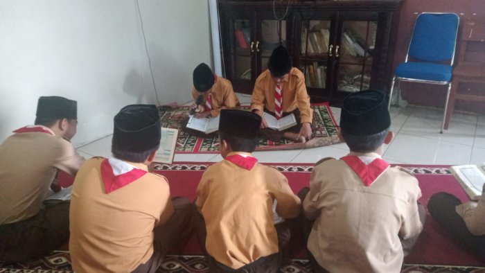 Nazhirul Albari dan Muhammad Fikri Pimpin Tadarus Pagi dengan Penuh Semangat