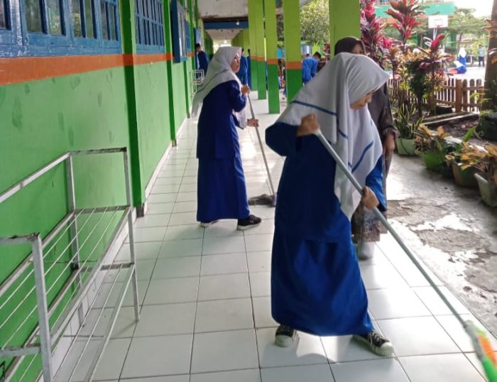 Pak Agus Instruksikan Siswa untuk Selalu Jaga Kebersihan dan Kesehatan Menjelang Penilaian Sekolah Sehat