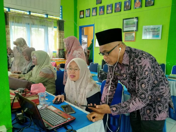 Kolaborasi Solid! PTK MTsN 6 Kerinci Bahu Membahu Selesaikan Pengisian SIMPEG 5 untuk Pemutakhiran Data