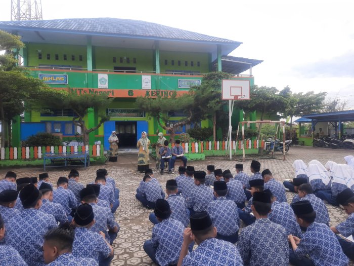 Apel Kedisiplinan dan Tadarus Pagi ini Dipimpin Siswa Kelas VII C