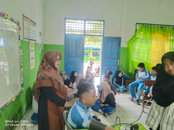 Pembina UKM MTsN 6 Kerinci: Praktik Uji Tekanan Darah Jadi Bekal Ilmu Berharga bagi Siswa