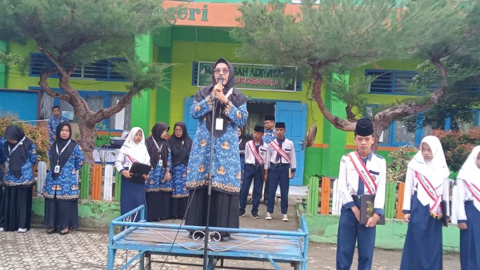 Ibu Efa Suryanti bangkitkan semangat Pahlawan dalam Amanah Upacara