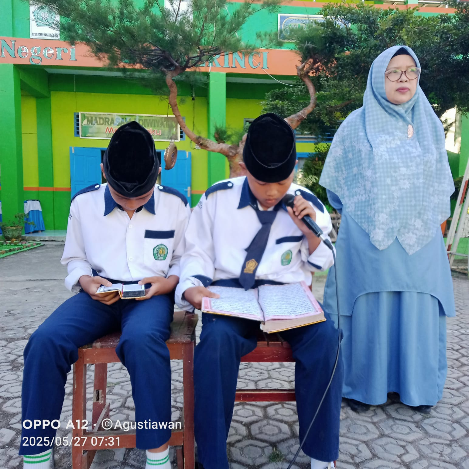 MEMBIASAKAN SISWA MEMBACA AL-QURAN