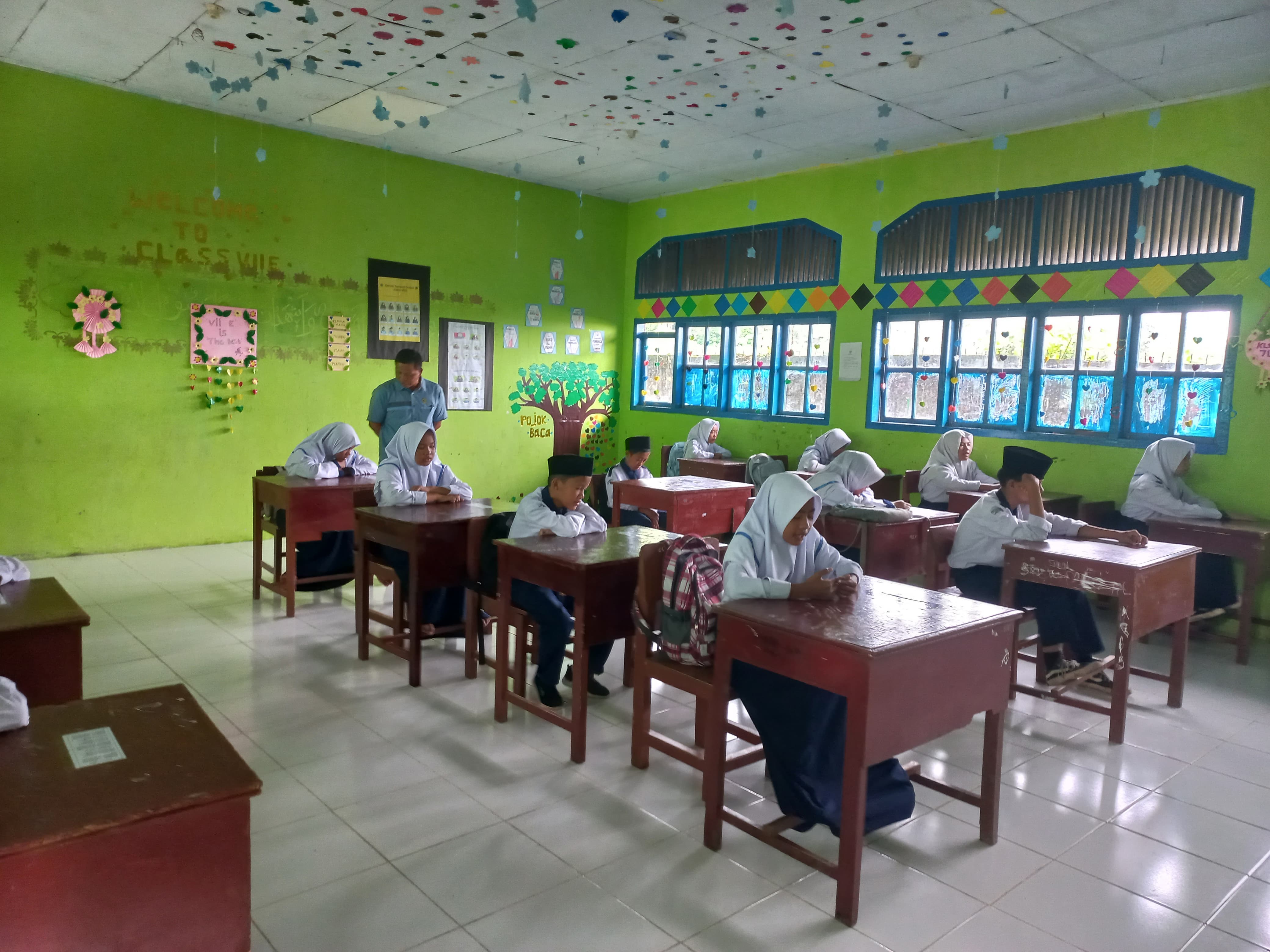 SHALAWAT MENGGEMA DI MTs N 6 KERINCI SHALAWAT MENGGEMA DI MTs N 6 KERINCI