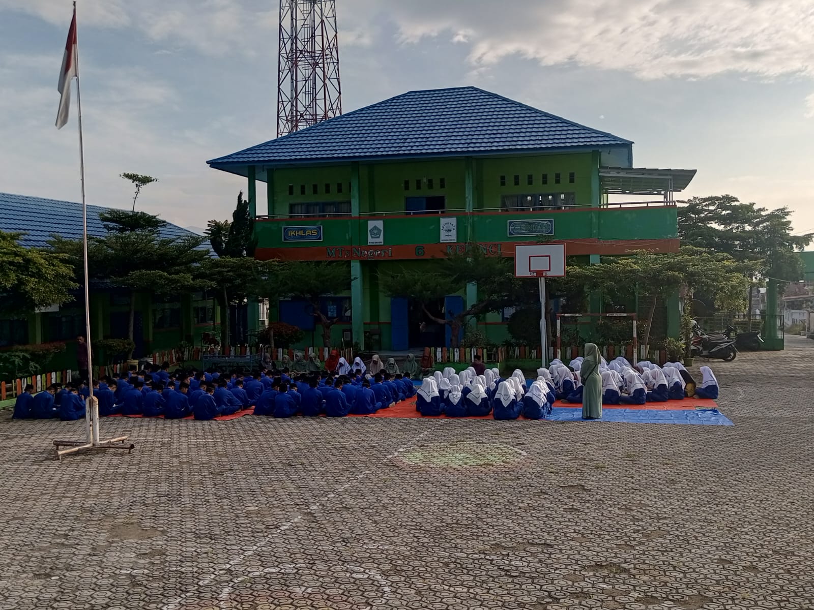 Yasinan Jum`at Pagi Menjadi Agenda Rutin Bagi Siswa MTsN 6 Kerinci Yasinan Jum`at Pagi Menjadi Agenda Rutin Bagi Siswa MTsN 6 Kerinci