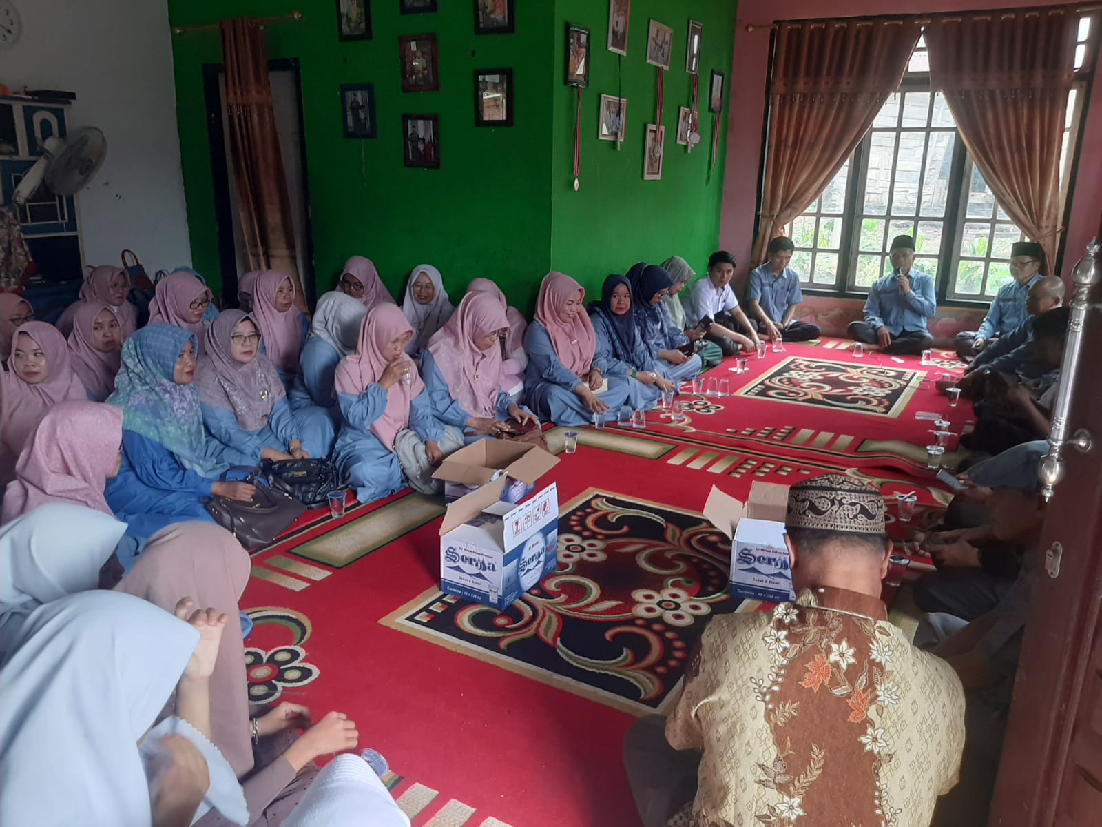 Pendidik dan Tenaga Kependidikan MTsN 6 Kerinci Takziah ke Rumah Siswa yang Berduka di Lempur Danau Pendidik dan Tenaga Kependidikan MTsN 6 Kerinci Takziah ke Rumah Siswa yang Berduka di Lempur Danau