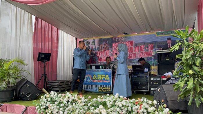 Perwakilan MTsN 6 Kerinci Raih Juara Harapan 1 Lomba Duet Song Dewasa Expo XII MAN 1 Kerinci Perwakilan MTsN 6 Kerinci Raih Juara Harapan 1 Lomba Duet Song Dewasa Expo XII MAN 1 Kerinci