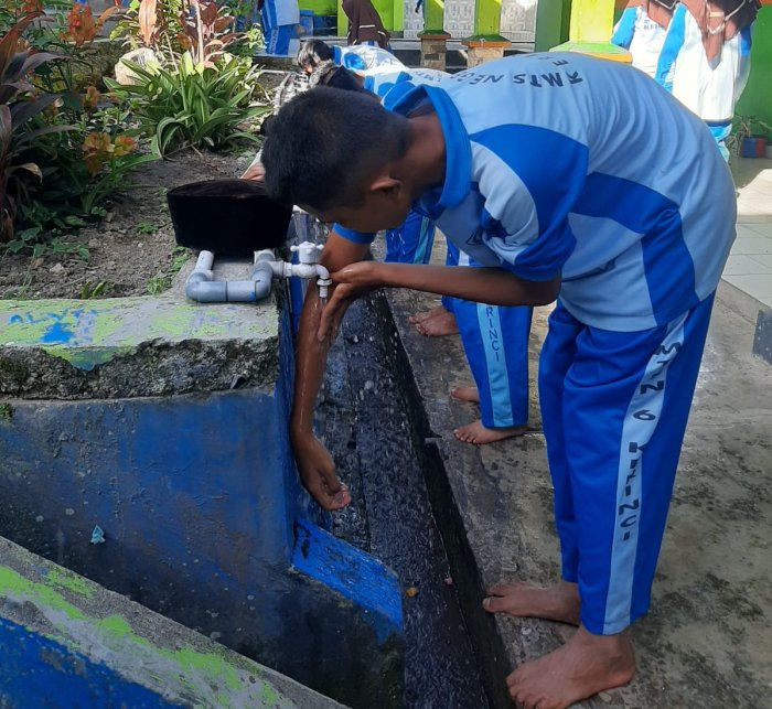 Siswa MTsN 6 Kerinci Tertib Wudhu Sebelum Sholat Dhuha, Bukti Pembiasaan Ibadah yang Baik