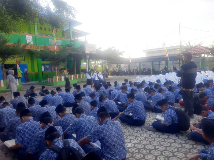Tadarus Pagi di MTsN 6 Kerinci Tanamkan Nilai Religius Tadarus Pagi di MTsN 6 Kerinci Tanamkan Nilai Religius