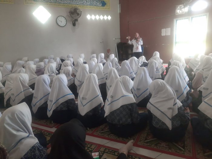 Cegah Anemia, Puskesmas Semerap Gelar Penyuluhan Pentingnya Tablet Tambah Darah bagi Siswi MTsN 6 Kerinci