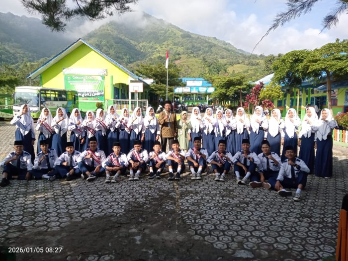 Pengurus OSIM dan Pasbin MTsN 6 Kerinci Sukses Gelar Upacara Awal Semester Pengurus OSIM dan Pasbin MTsN 6 Kerinci Sukses Gelar Upacara Awal Semester