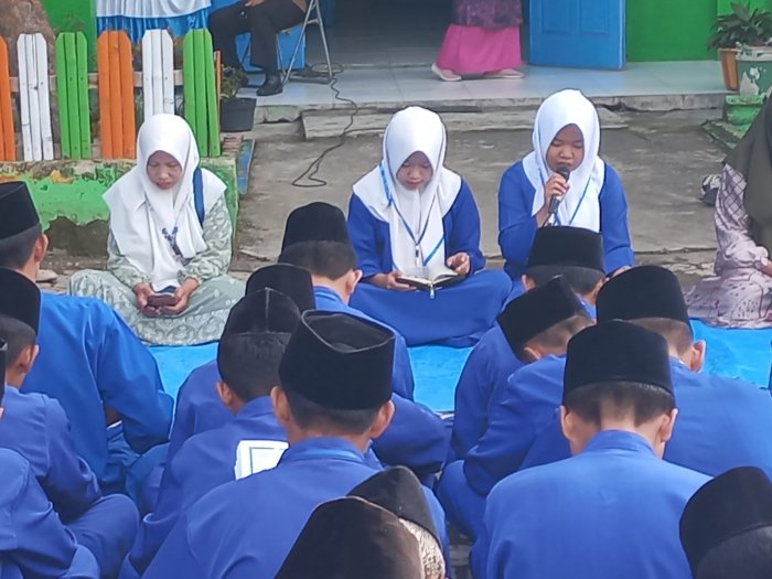 Yasinan Mingguan Jadi Pembuka Kegiatan Ujian Hari Kelima di MTsN 6 Kerinci