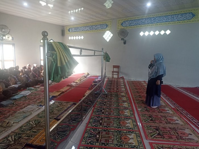 Tingkatkan Motivasi Jelang Ujian, Wakabid Humas MTsN 6 Kerinci Beri Arahan dan Semangat kepada Siswa