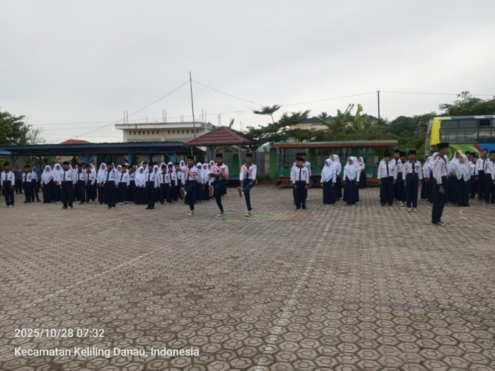 Tiga Siswa MTsN 6 Kerinci Hipnotis Peserta Upacara dengan Penampilan Khidmat