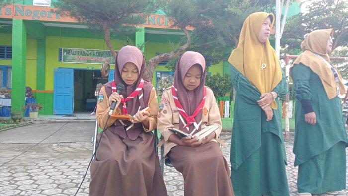 Latifa, Syakira dan Tajrialdi kelas 9a pimpin tadarus dengan hidmat
