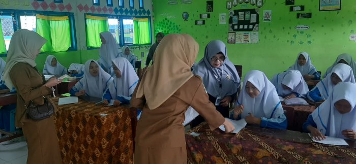 Siswa MTsN 6 Kerinci Laksanakan Pengisian Kuesioner Skrining Kesehatan Jiwa