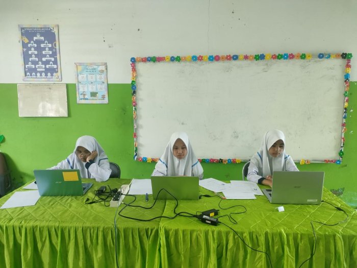Syavira Asilya Zalfa, Keyla Aprilia Putri dan Zelia Salma Arifani Ikuti Simulasi OMI Mapel IPA Syavira Asilya Zalfa, Keyla Aprilia Putri dan Zelia Salma Arifani Ikuti Simulasi OMI Mapel IPA