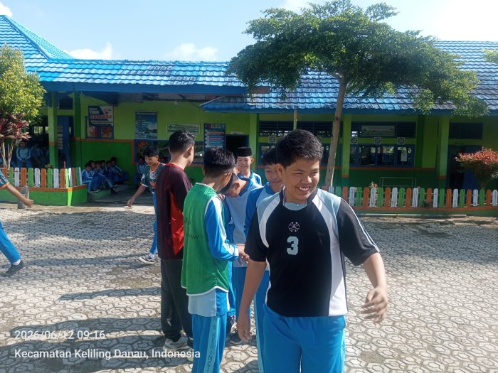 Hari Kedua Class Meeting MTsN 6 Kerinci, Lomba Futsal Berlangsung Seru, Dramatis, dan Menjunjung Tinggi Sportivitas Hari Kedua Class Meeting MTsN 6 Kerinci, Lomba Futsal Berlangsung Seru, Dramatis, dan Menjunjung Tinggi Sportivitas