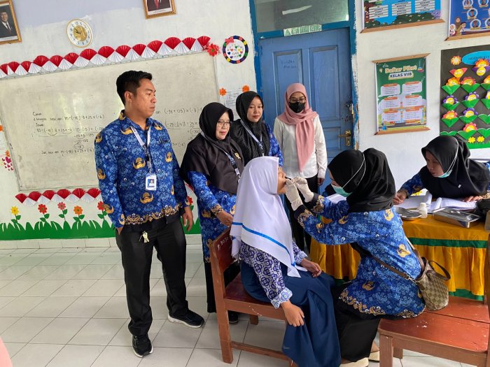 Puskesmas Semerap Gelar Pemeriksaan Gigi dan Pemberian Tablet Tambah Darah di MTsN 6 Kerinci Puskesmas Semerap Gelar Pemeriksaan Gigi dan Pemberian Tablet Tambah Darah di MTsN 6 Kerinci