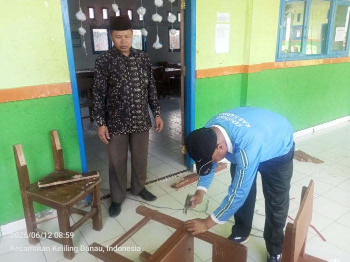 Goro PTK MTsN 6 Kerinci Siapkan Fasilitas Belajar, Kursi Meja dan Ruang Baru Disulap Demi Menampung Siswa Baru Goro PTK MTsN 6 Kerinci Siapkan Fasilitas Belajar, Kursi Meja dan Ruang Baru Disulap Demi Menampung Siswa Baru