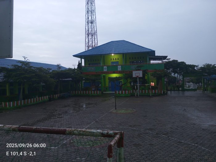 Hujan Gerimis Mengawali Persiapan Uji Coba, Semoga Berkah bagi MTsN 6 Kerinci