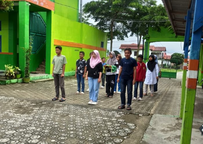 Semangat di Hari Libur, Siswa Kelas VII A MTsN 6 Kerinci Tetap Ikuti Latihan UPB Semangat di Hari Libur, Siswa Kelas VII A MTsN 6 Kerinci Tetap Ikuti Latihan UPB