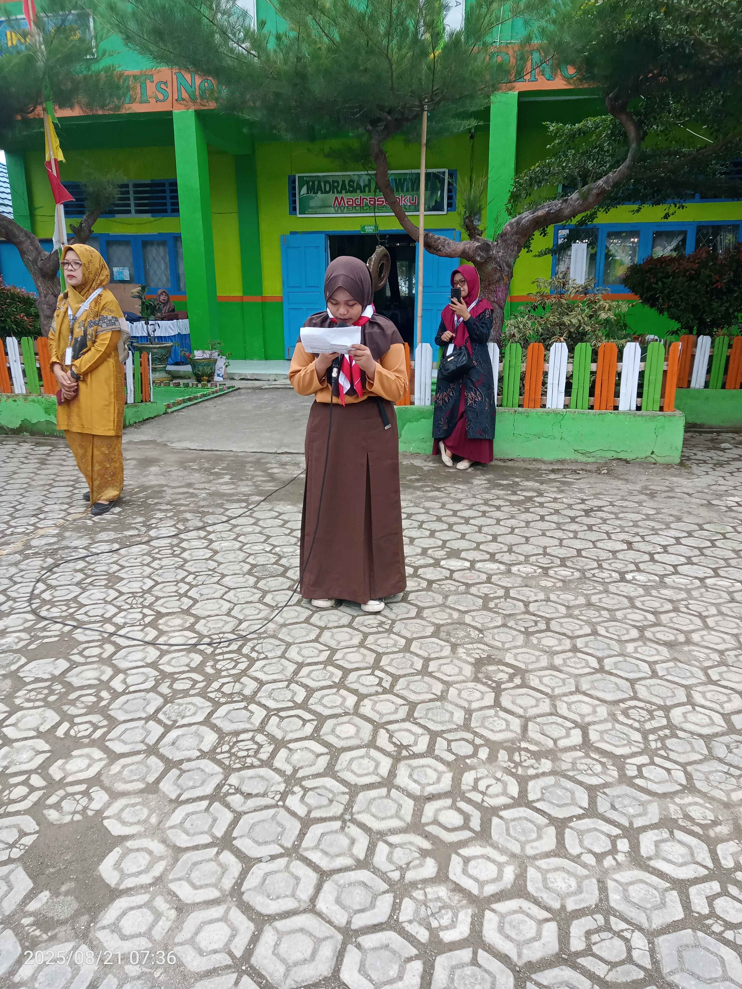 Nuria Nareswari Ingatkan Siswa Akan Kewajiban Menuntut Ilmu Nuria Nareswari Ingatkan Siswa Akan Kewajiban Menuntut Ilmu