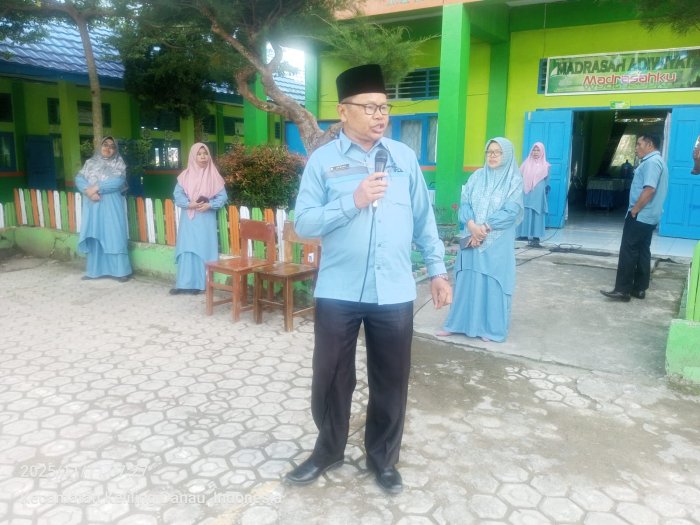 Bapak H. Afrial, S. Pd.I Sampaikan Kultum: Bacalah Al-Quran dengan Benar, Setiap Huruf dan Kasrohnya Berbeda Bunyi Bapak H. Afrial, S. Pd.I Sampaikan Kultum: Bacalah Al-Quran dengan Benar, Setiap Huruf dan Kasrohnya Berbeda Bunyi